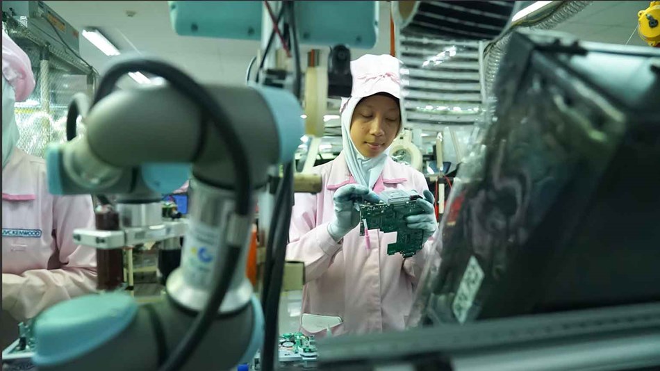 全球电子和娱乐产品利用优傲机器人提升生产效率 全球电子和娱乐产品利用优傲机器人提升生产效率