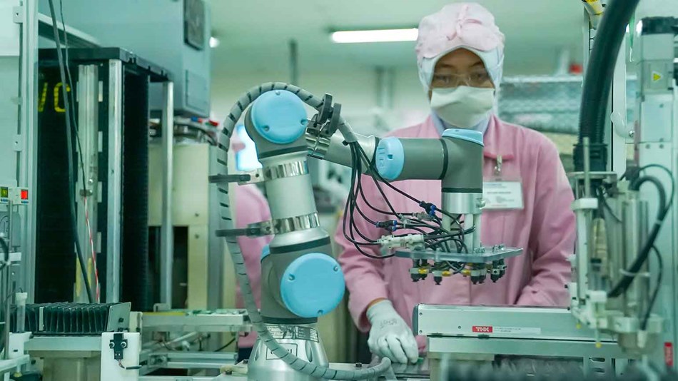 全球电子和娱乐产品利用优傲机器人提升生产效率 全球电子和娱乐产品利用优傲机器人提升生产效率
