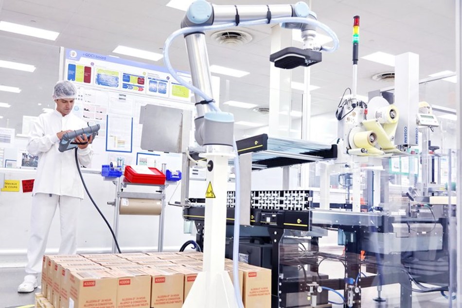 优傲机器人案例研究:SANOFI - 带有UR10协作机器人的包装生产线 优傲机器人案例研究:SANOFI - 带有UR10协作机器人的包装生产线
