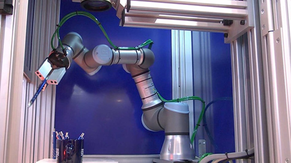 UR3 robot manages full control for z-axis